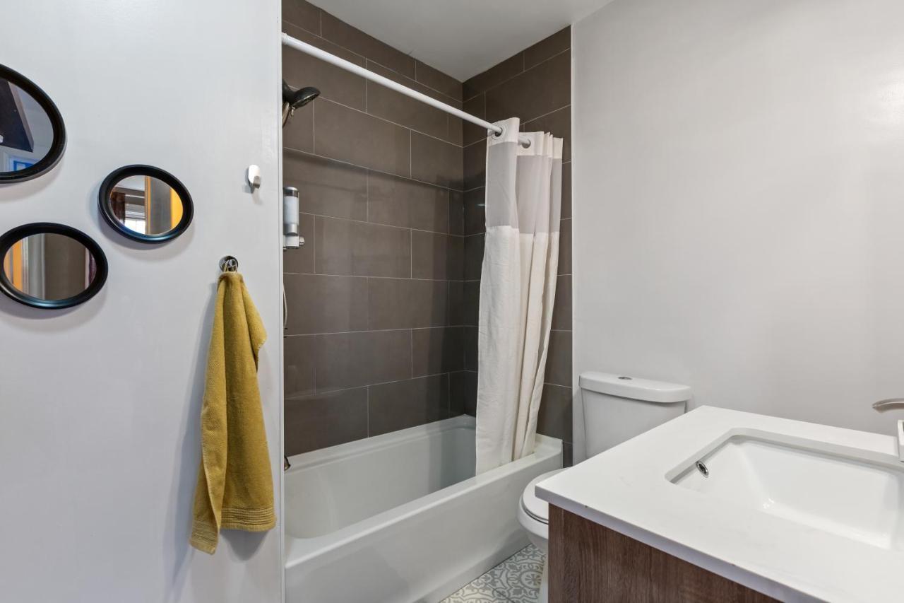 Pristine Townhouse With Rooftop Deck Near Canton! Baltimora Esterno foto